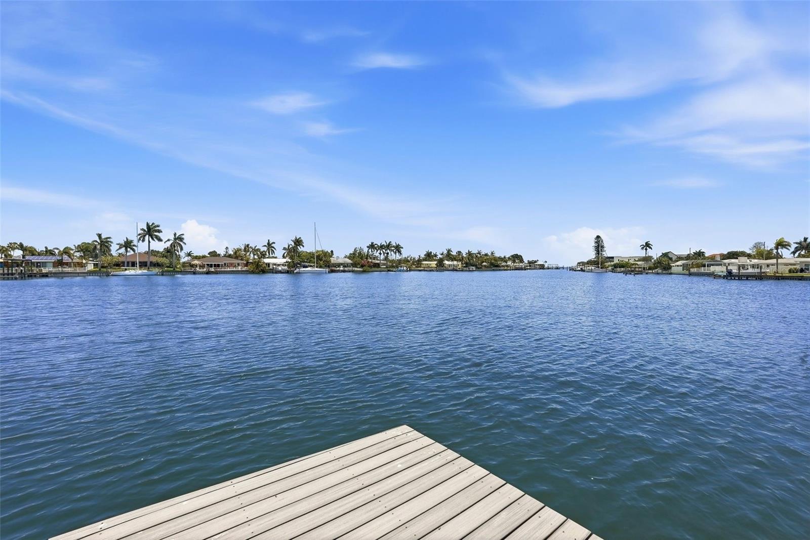 2300 S SHORE DR SE, ST PETERSBURG, FL, 33705