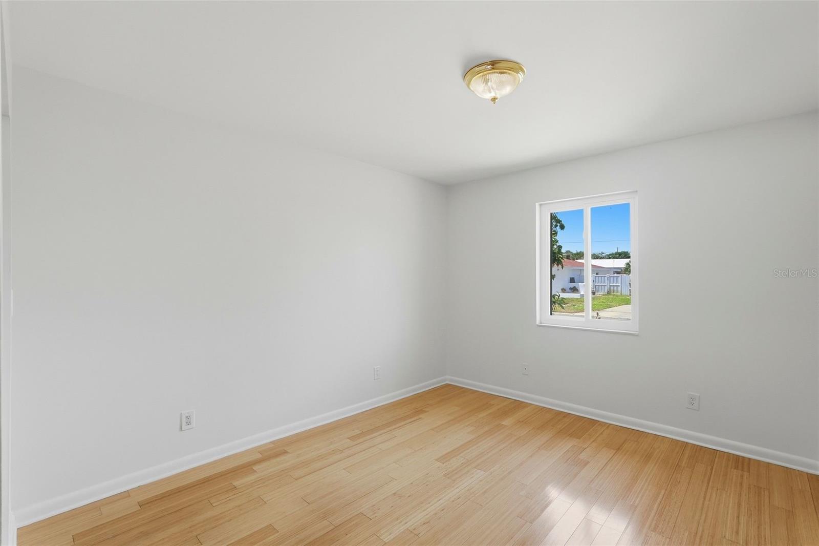 2300 S SHORE DR SE, ST PETERSBURG, FL, 33705