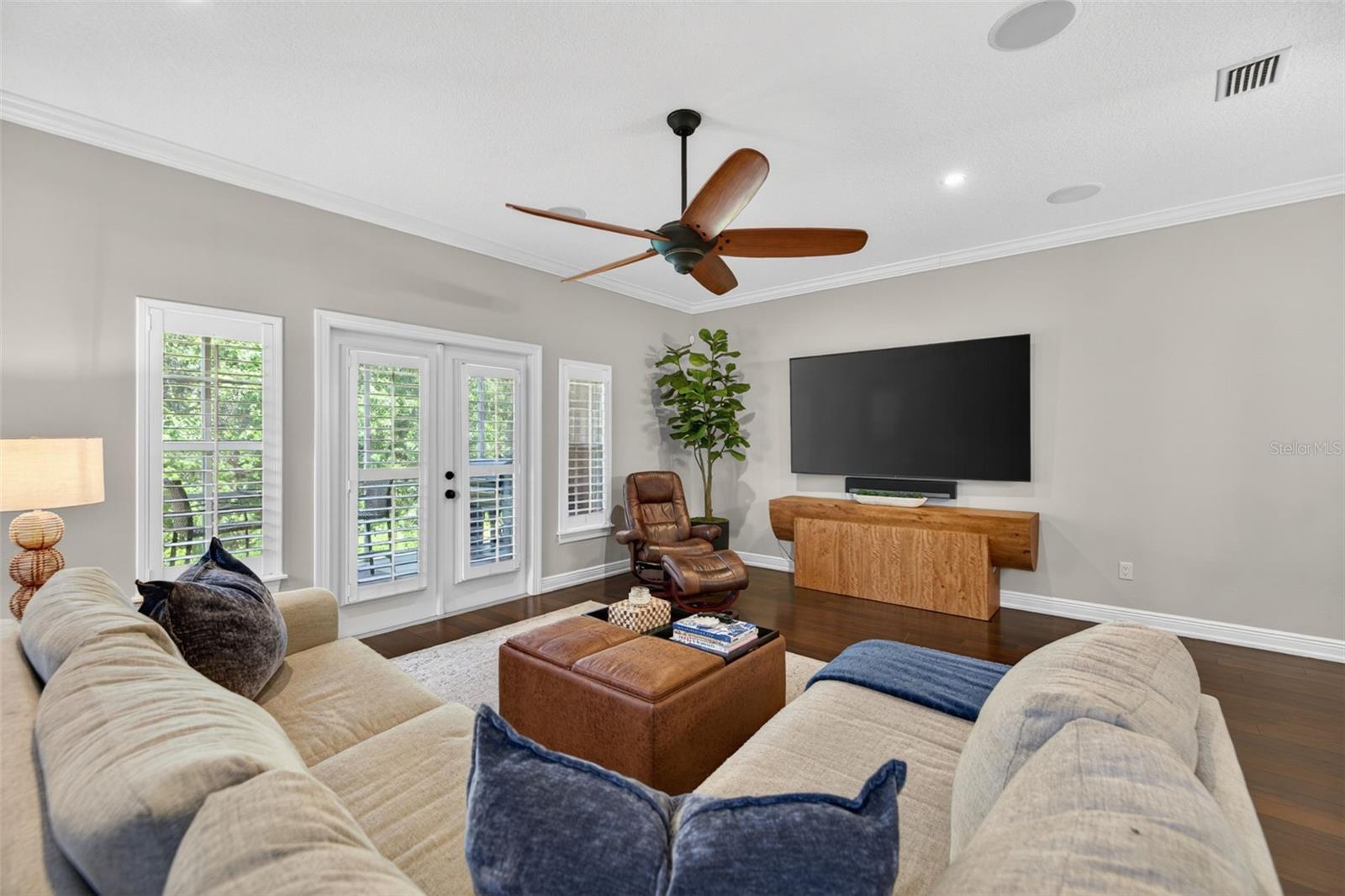 252 VALENCIA CIR, ST PETERSBURG, FL, 33716