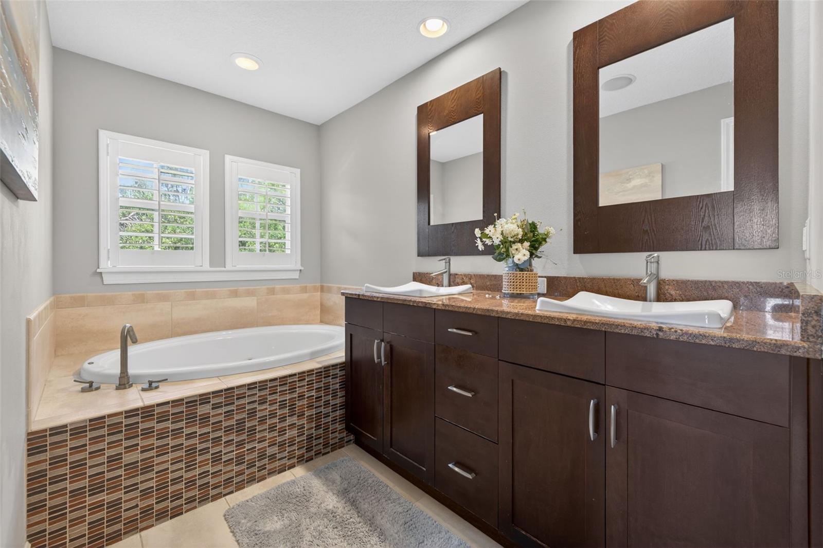 252 VALENCIA CIR, ST PETERSBURG, FL, 33716