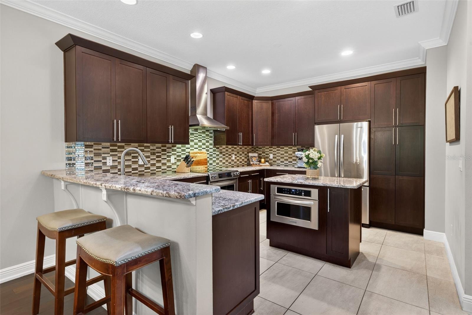 252 VALENCIA CIR, ST PETERSBURG, FL, 33716