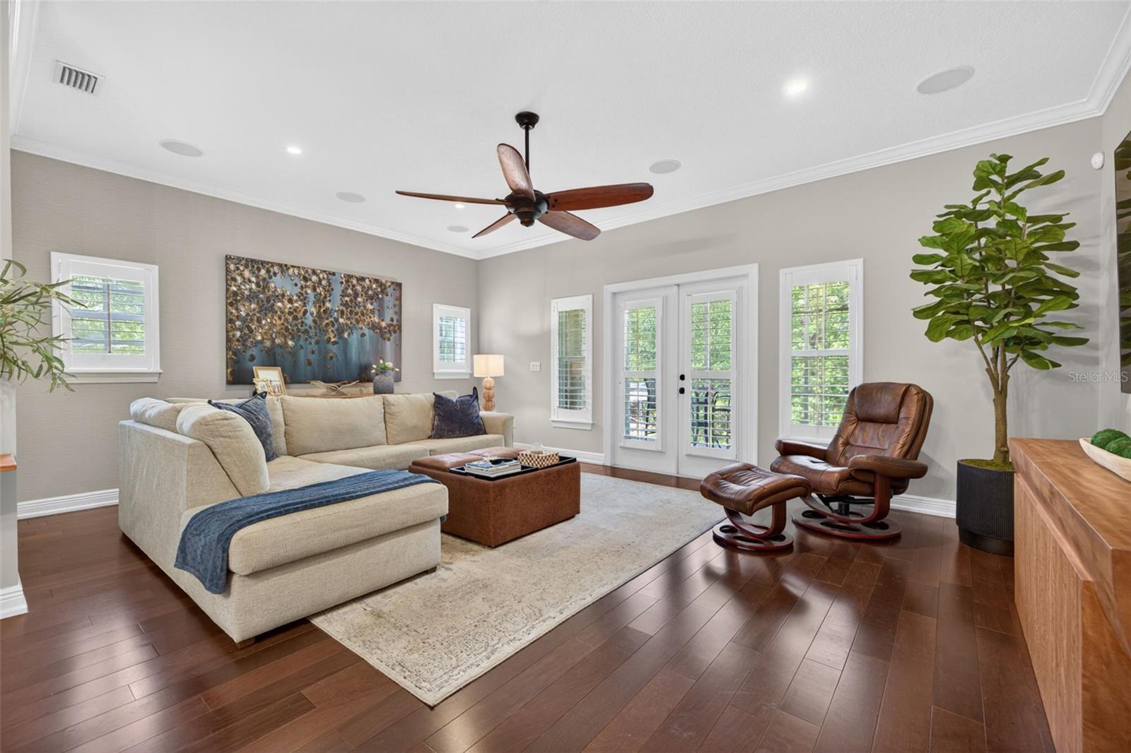 252 VALENCIA CIR, ST PETERSBURG, FL, 33716