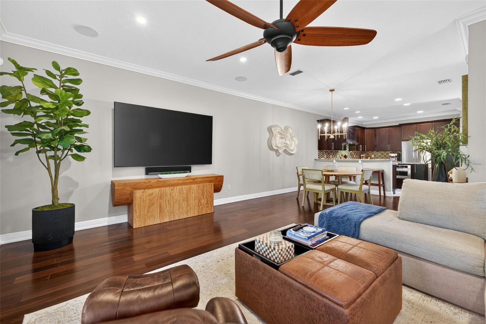 252 VALENCIA CIR, ST PETERSBURG, FL, 33716