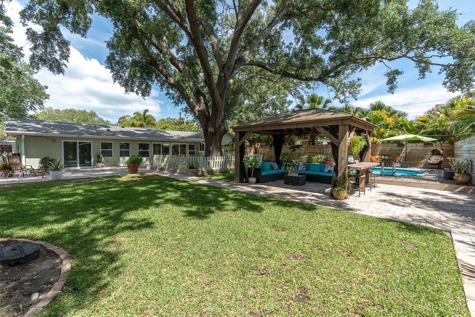 1243 BROOKSIDE DR, CLEARWATER, FL, 33764