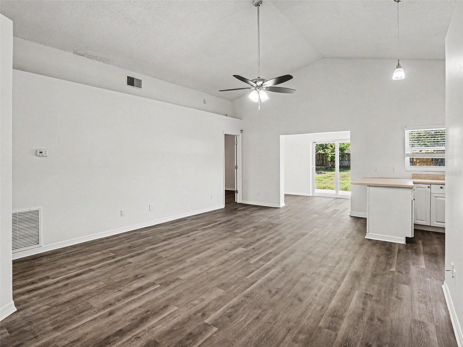 207 LAKE MCCOY DR, APOPKA, FL, 32712