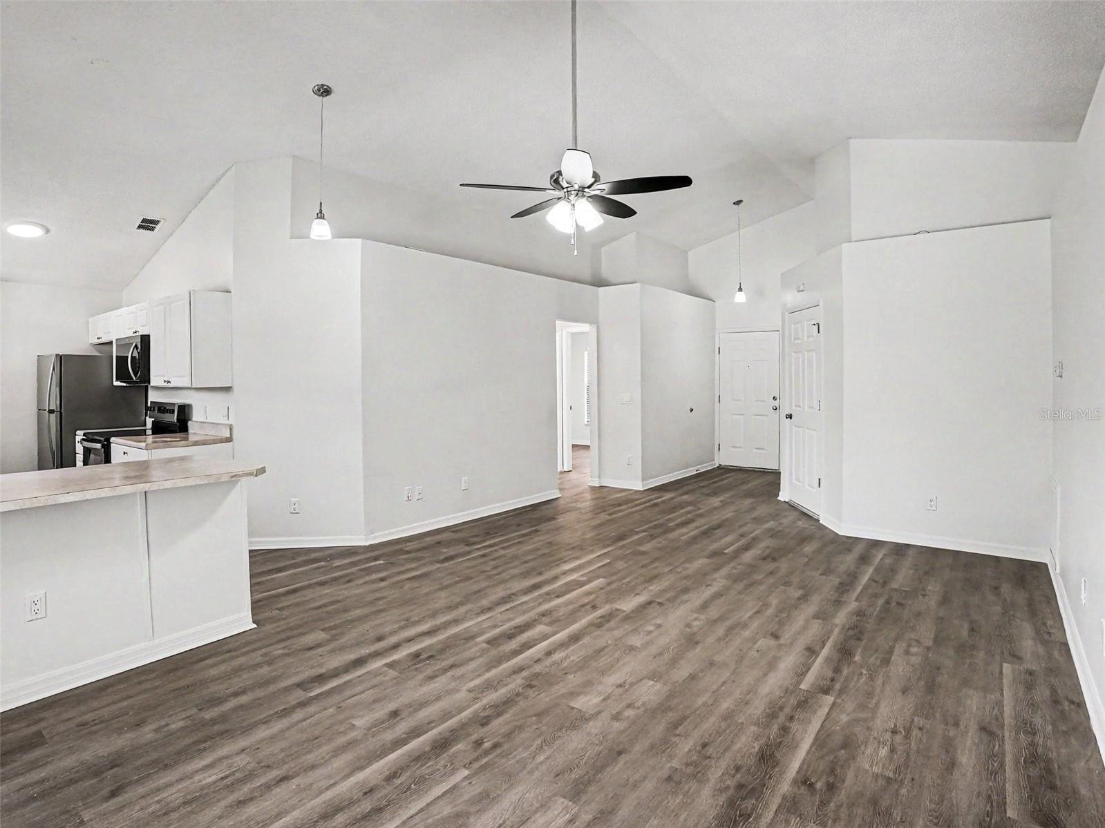 207 LAKE MCCOY DR, APOPKA, FL, 32712
