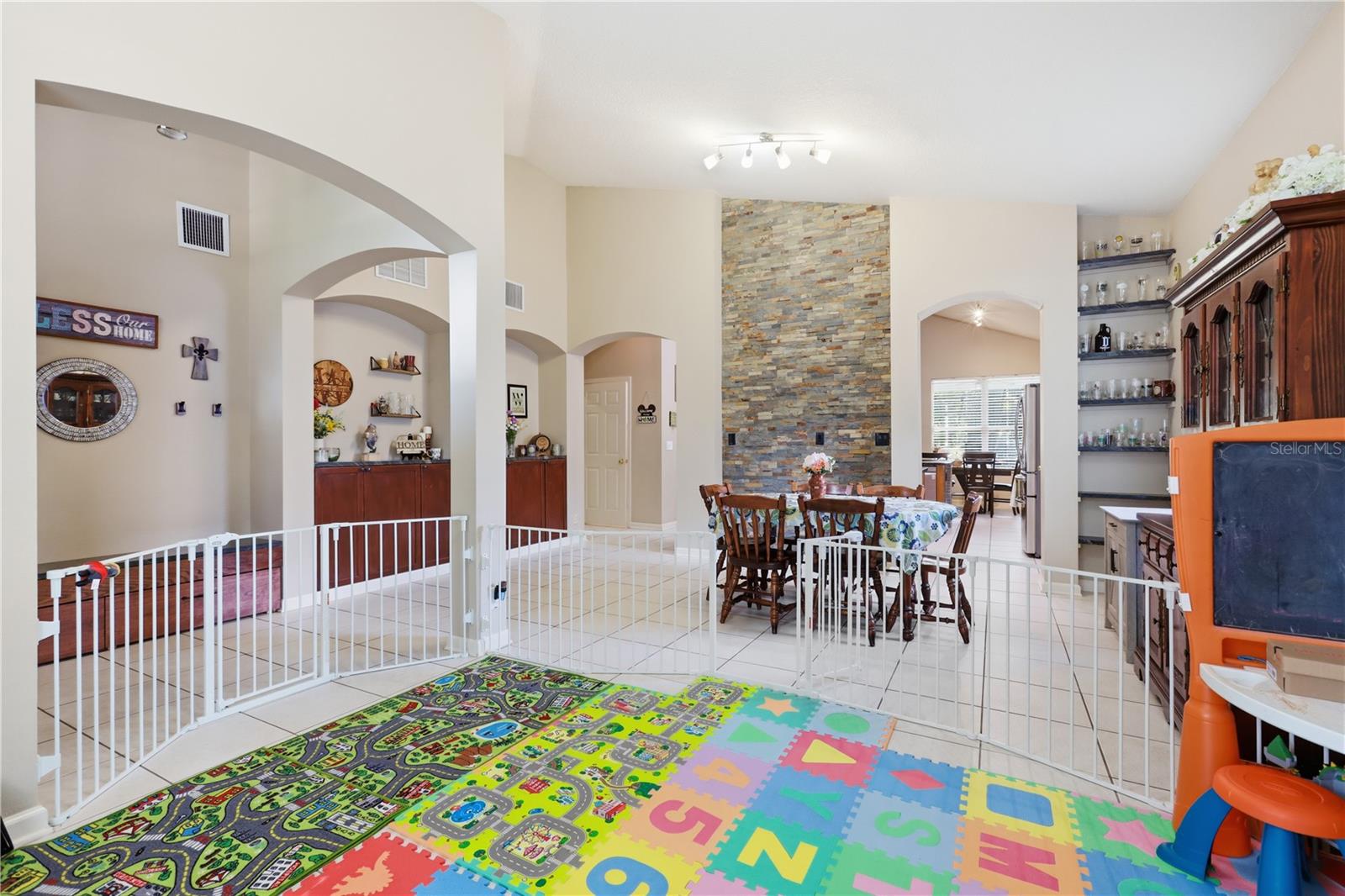 423 VICTORIA HILLS DR, DELAND, FL, 32724