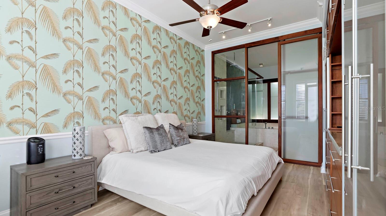 405 CENTRAL AVE #200, ST PETERSBURG, FL, 33701