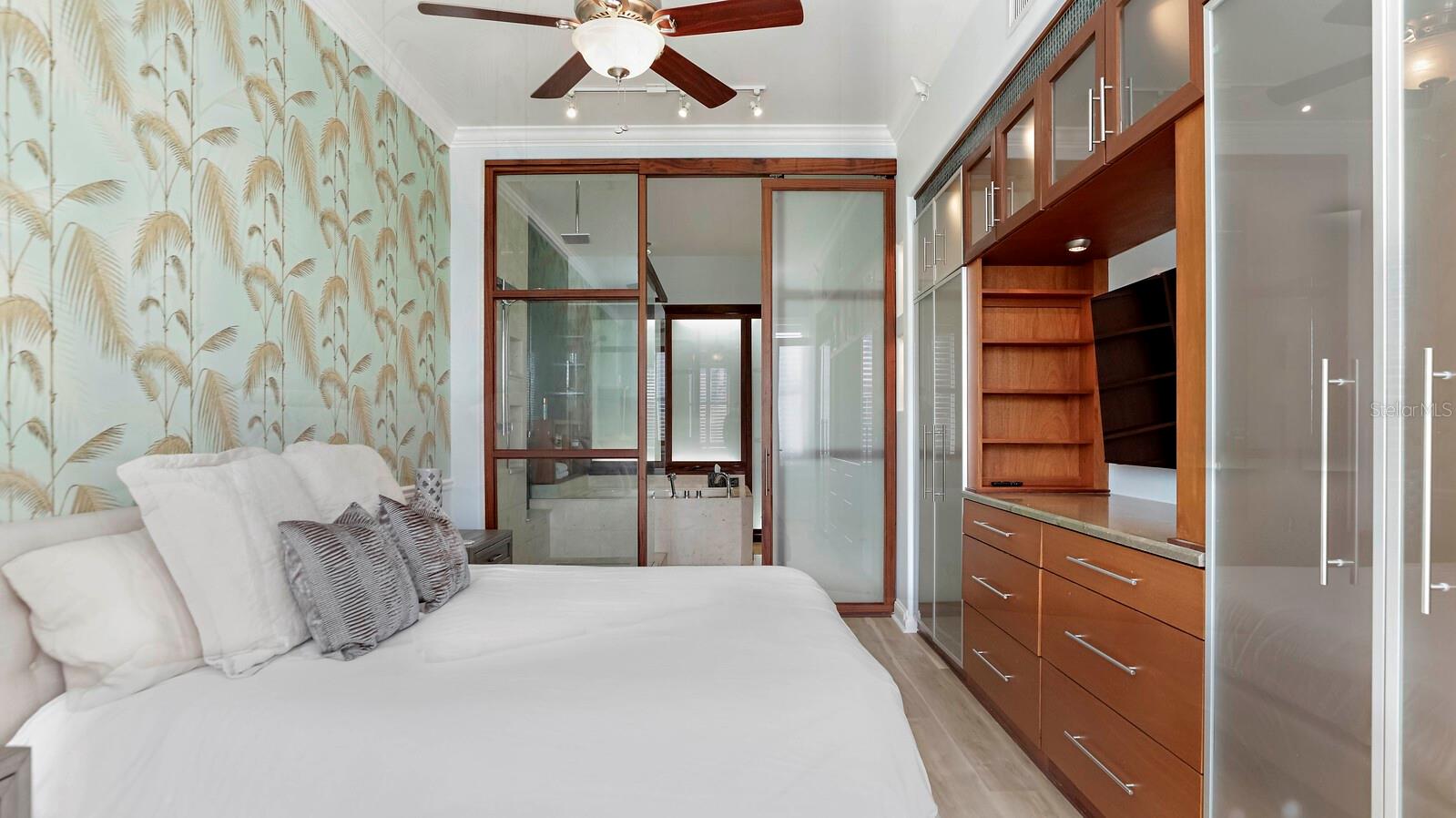 405 CENTRAL AVE #200, ST PETERSBURG, FL, 33701