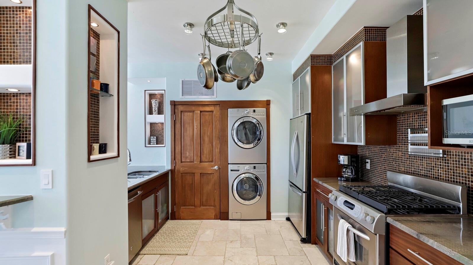 405 CENTRAL AVE #200, ST PETERSBURG, FL, 33701