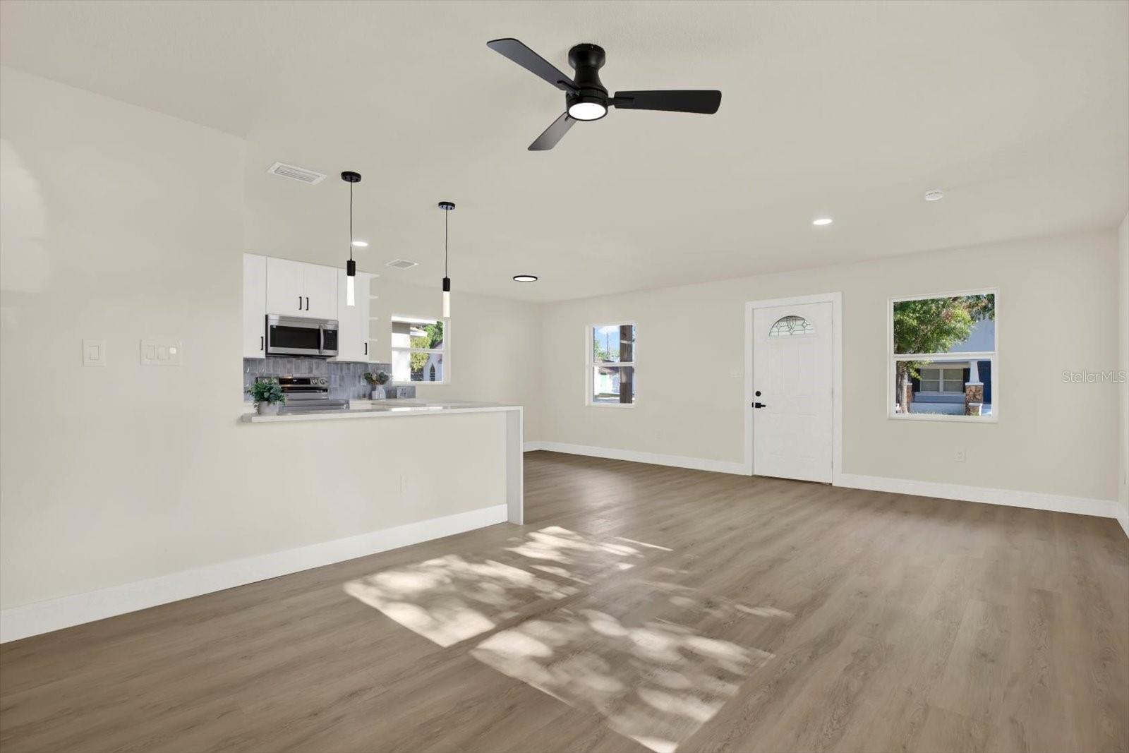 907 E RENFRO ST, PLANT CITY, FL, 33563