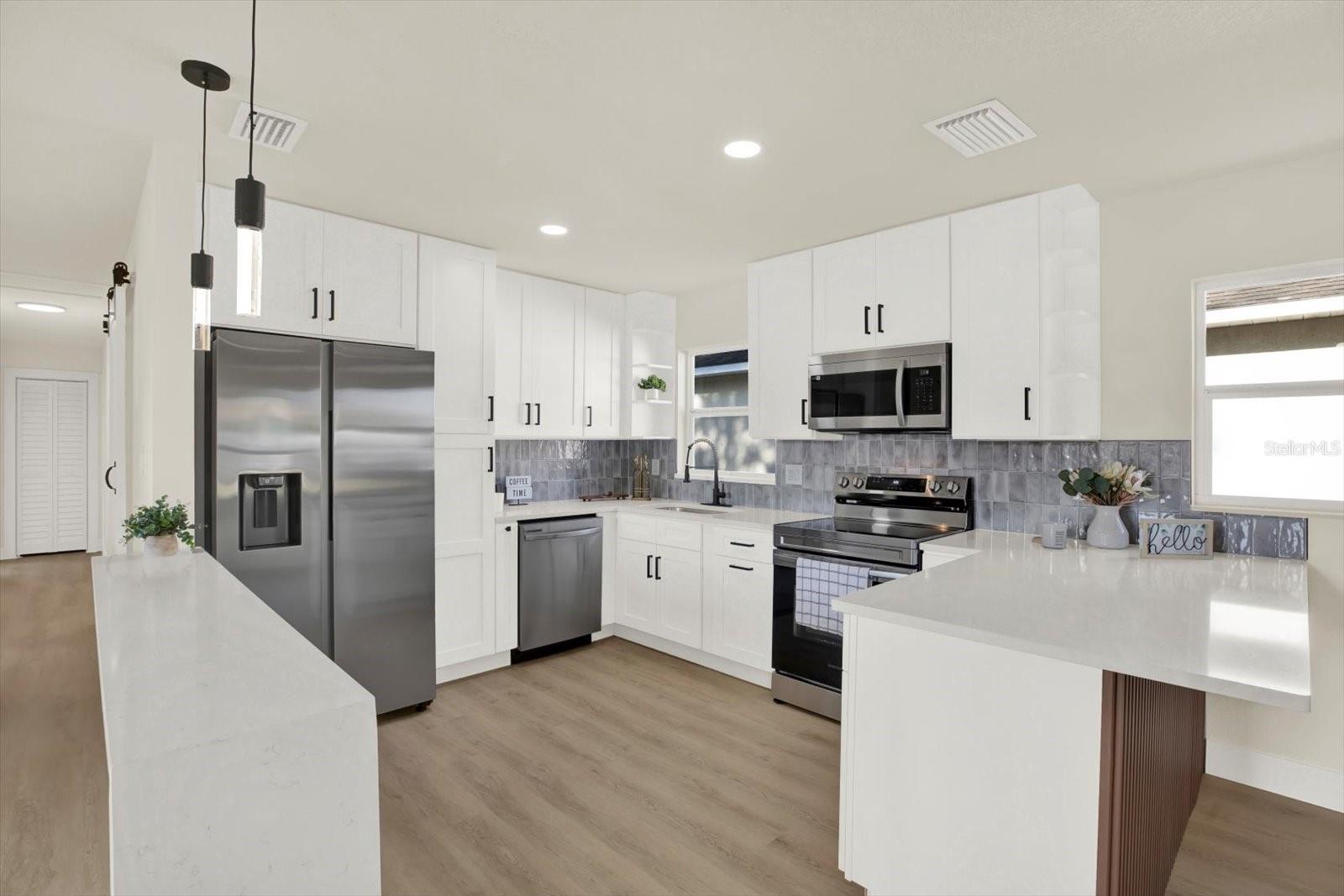 907 E RENFRO ST, PLANT CITY, FL, 33563