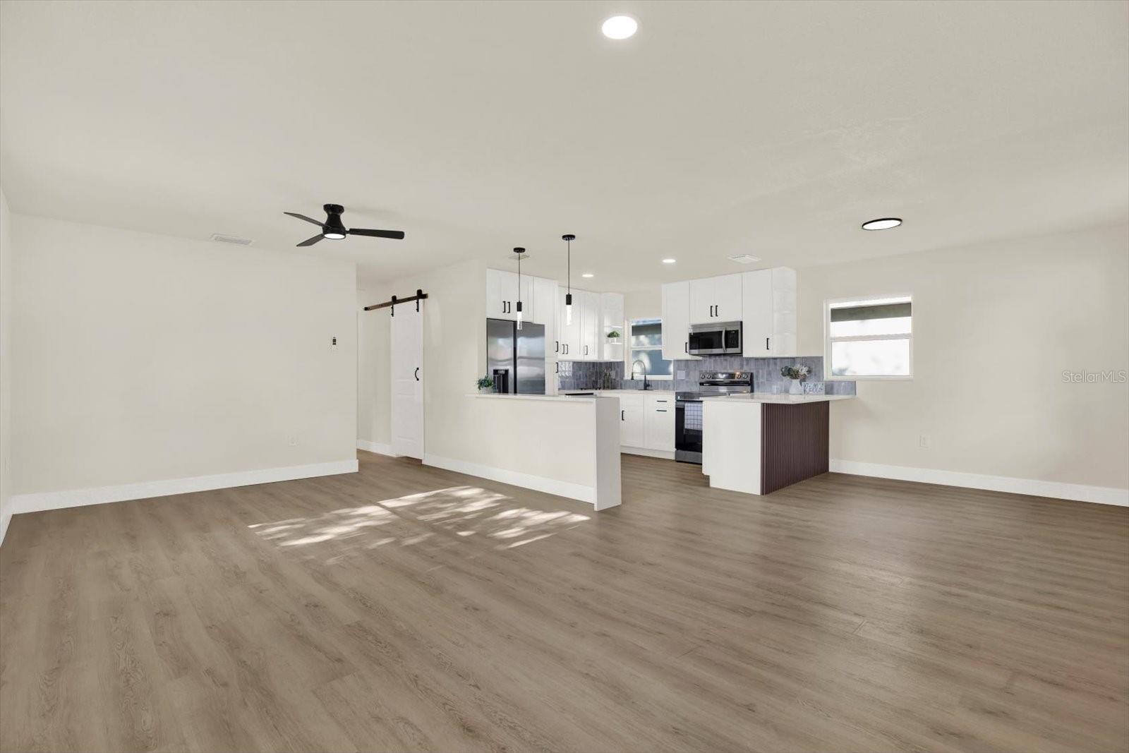 907 E RENFRO ST, PLANT CITY, FL, 33563