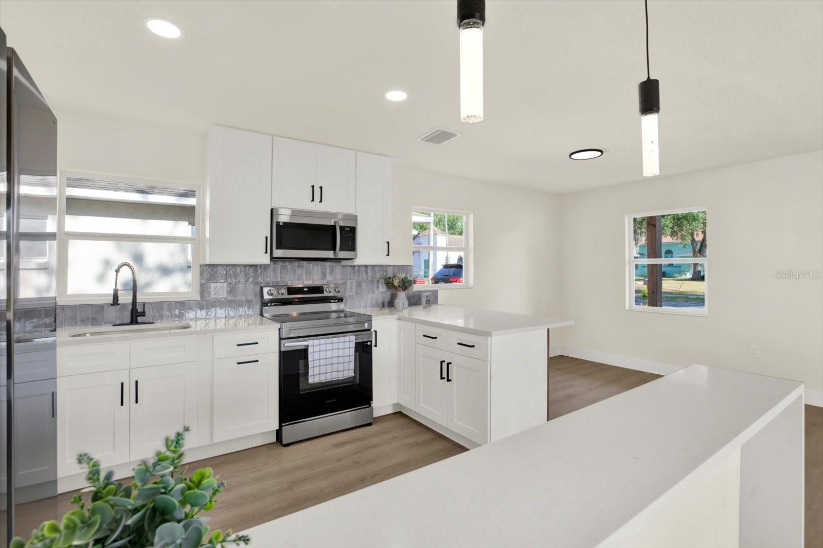 907 E RENFRO ST, PLANT CITY, FL, 33563