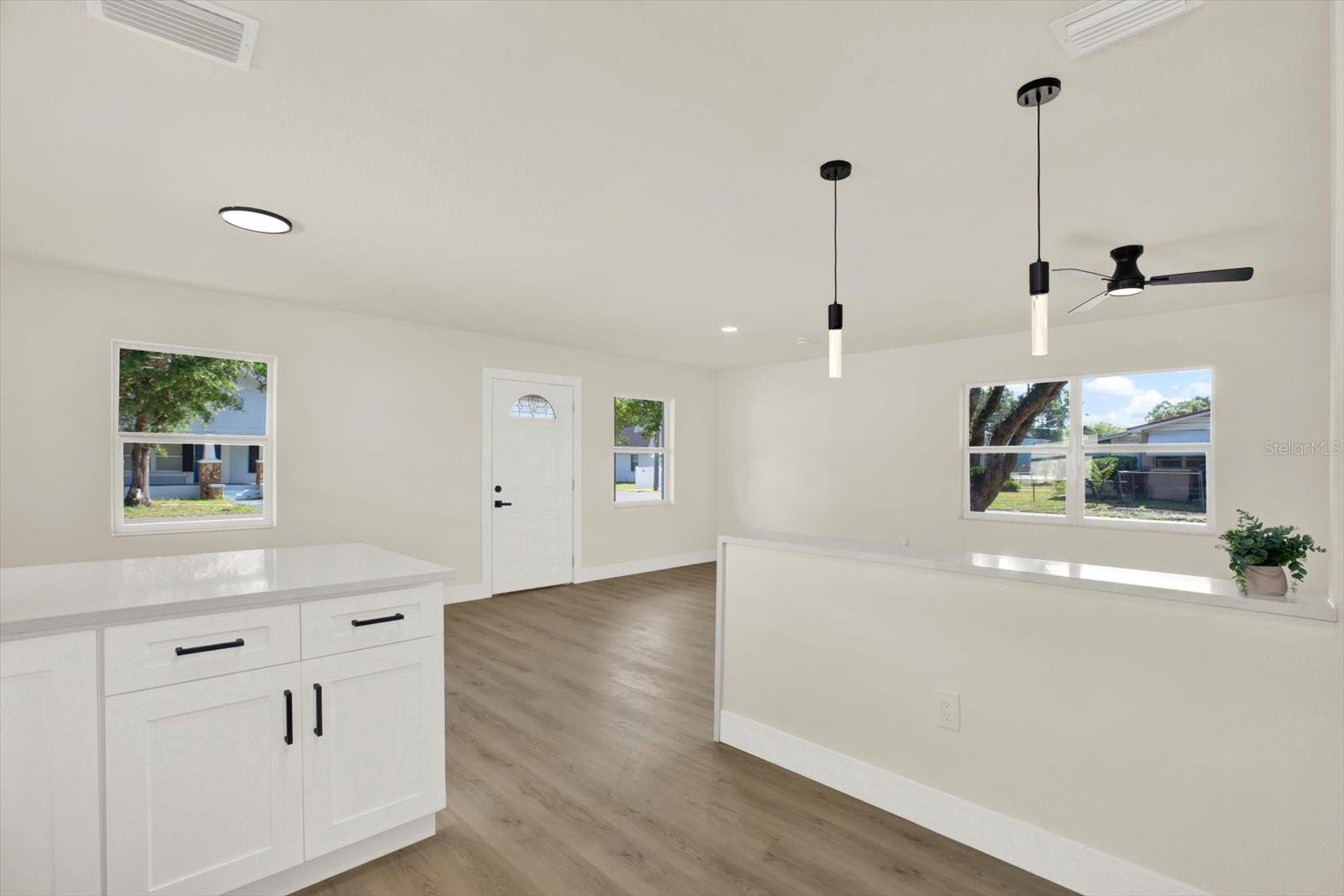 907 E RENFRO ST, PLANT CITY, FL, 33563