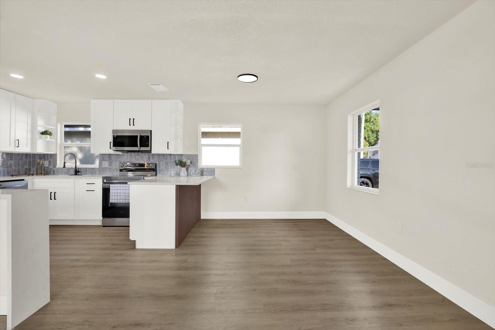 907 E RENFRO ST, PLANT CITY, FL, 33563
