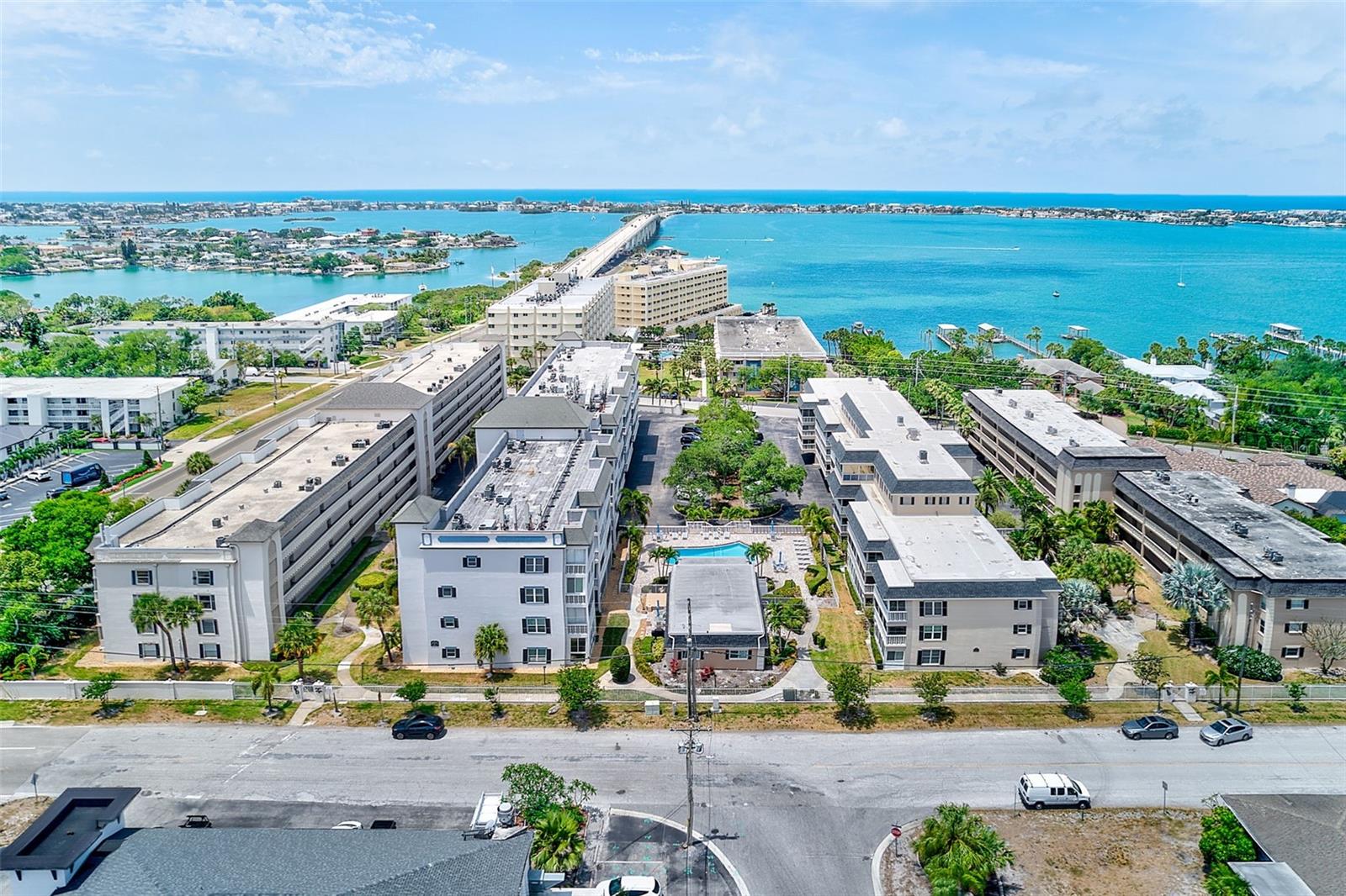 131 BLUFF VIEW DR #401, BELLEAIR BLUFFS, FL, 33770