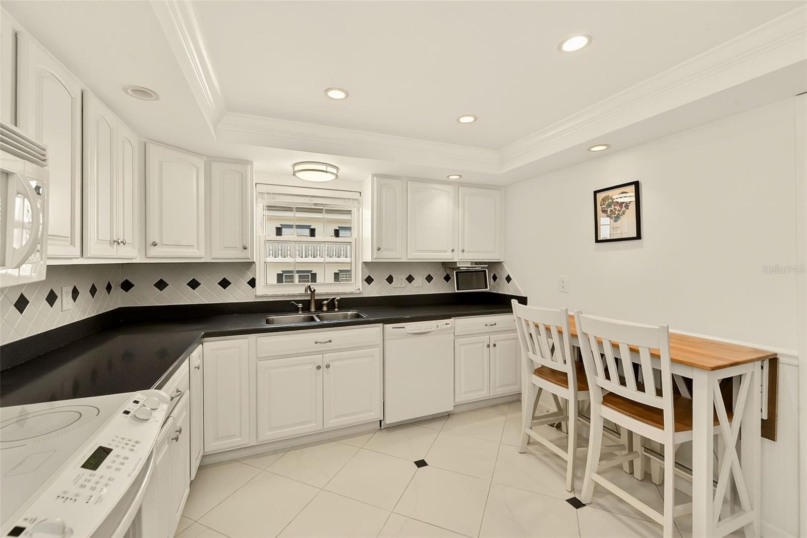131 BLUFF VIEW DR #401, BELLEAIR BLUFFS, FL, 33770