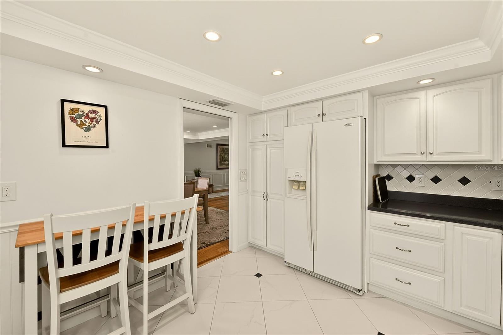 131 BLUFF VIEW DR #401, BELLEAIR BLUFFS, FL, 33770