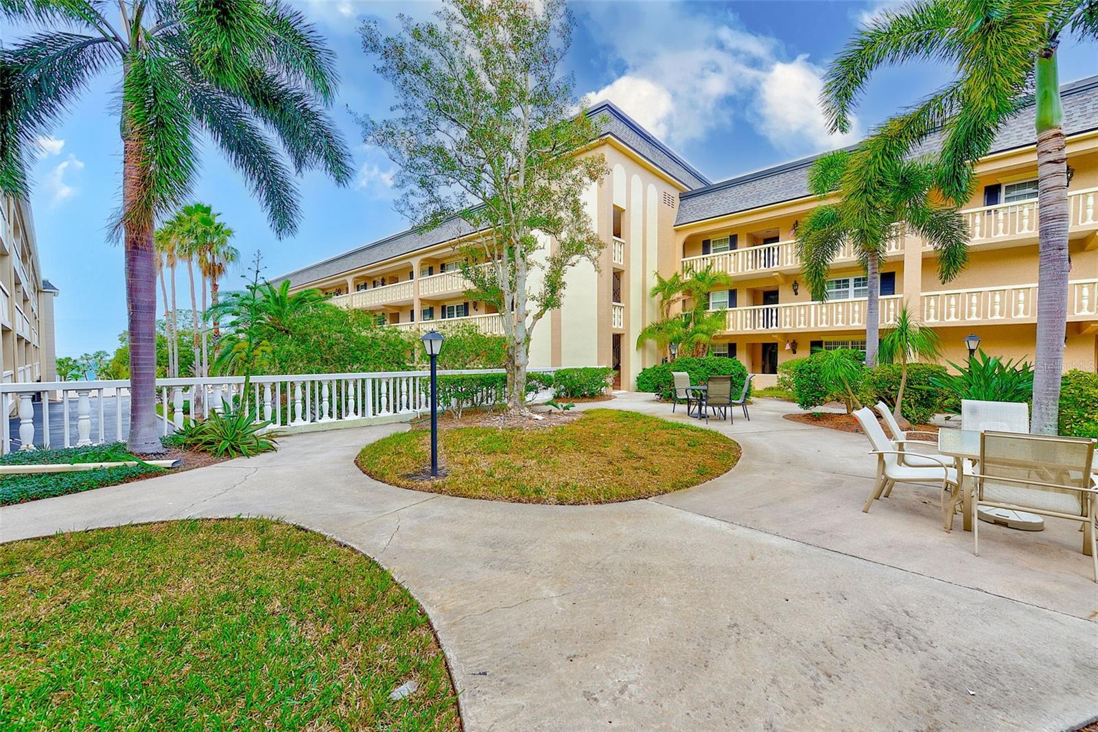 131 BLUFF VIEW DR #401, BELLEAIR BLUFFS, FL, 33770