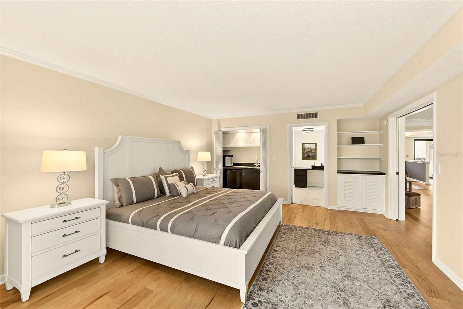 131 BLUFF VIEW DR #401, BELLEAIR BLUFFS, FL, 33770