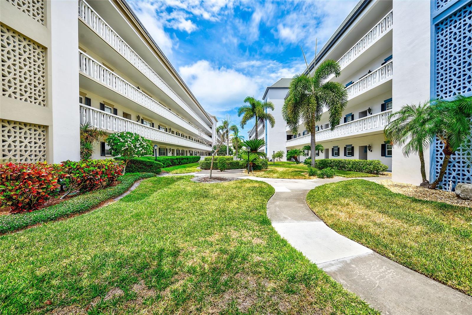 131 BLUFF VIEW DR #401, BELLEAIR BLUFFS, FL, 33770