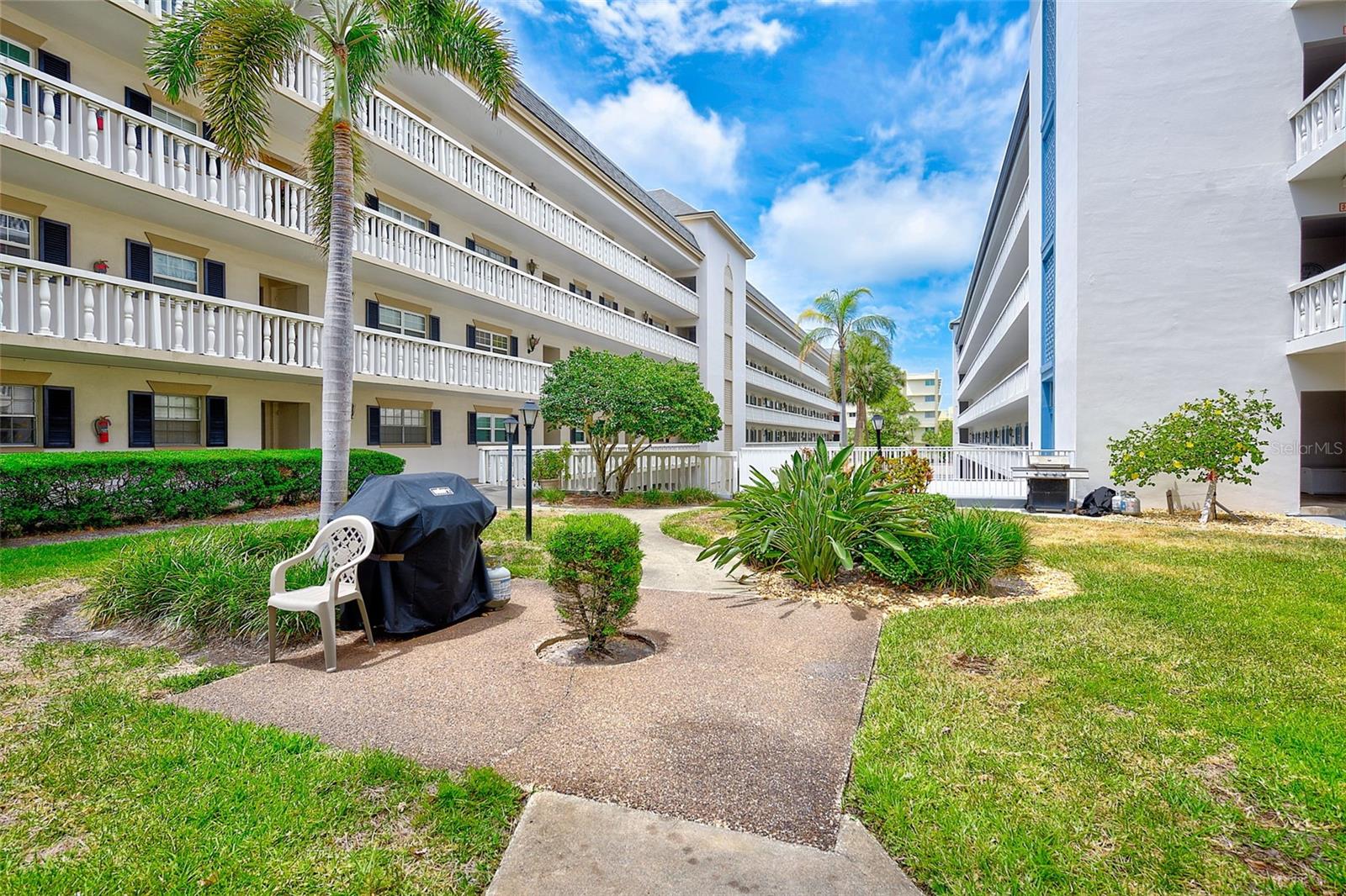 131 BLUFF VIEW DR #401, BELLEAIR BLUFFS, FL, 33770