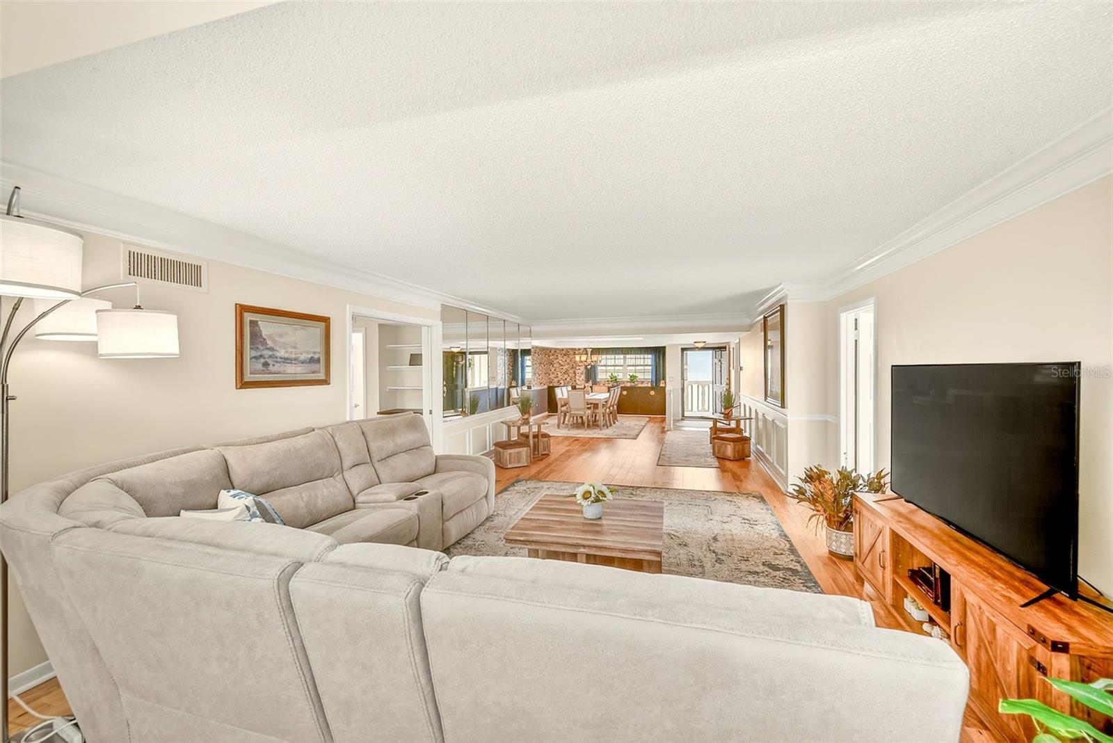 131 BLUFF VIEW DR #401, BELLEAIR BLUFFS, FL, 33770