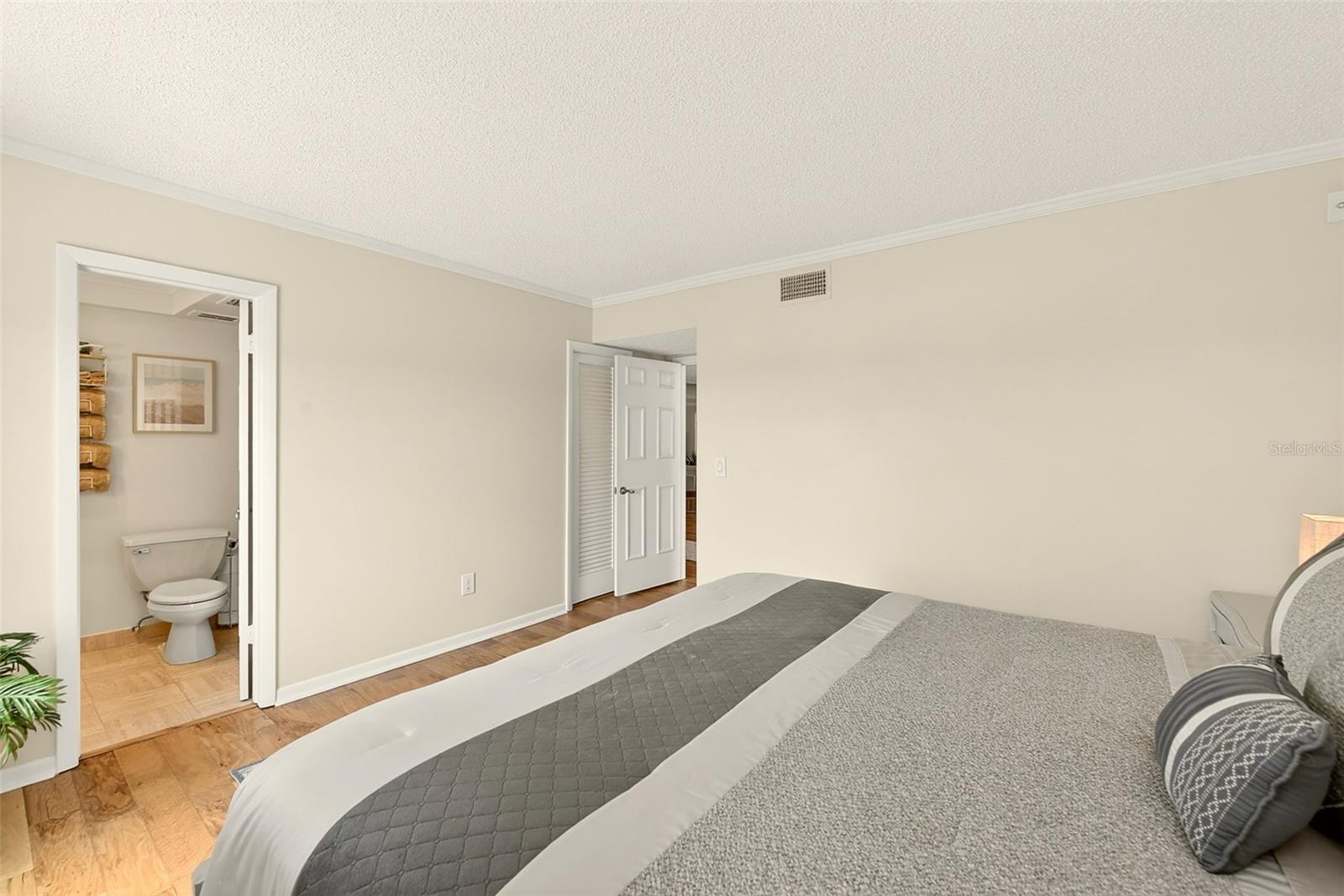131 BLUFF VIEW DR #401, BELLEAIR BLUFFS, FL, 33770