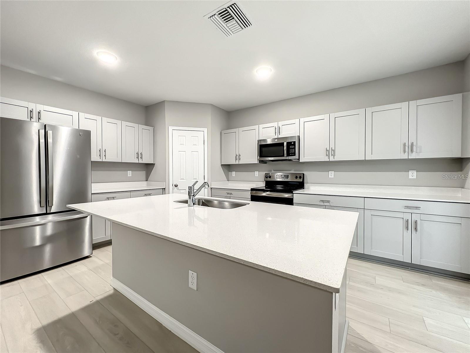 7540 FREESIA TRCE, WESLEY CHAPEL, FL, 33545