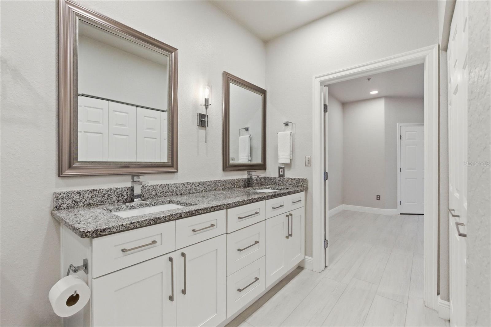 4333 BAYSIDE VILLAGE DR #102, TAMPA, FL, 33615