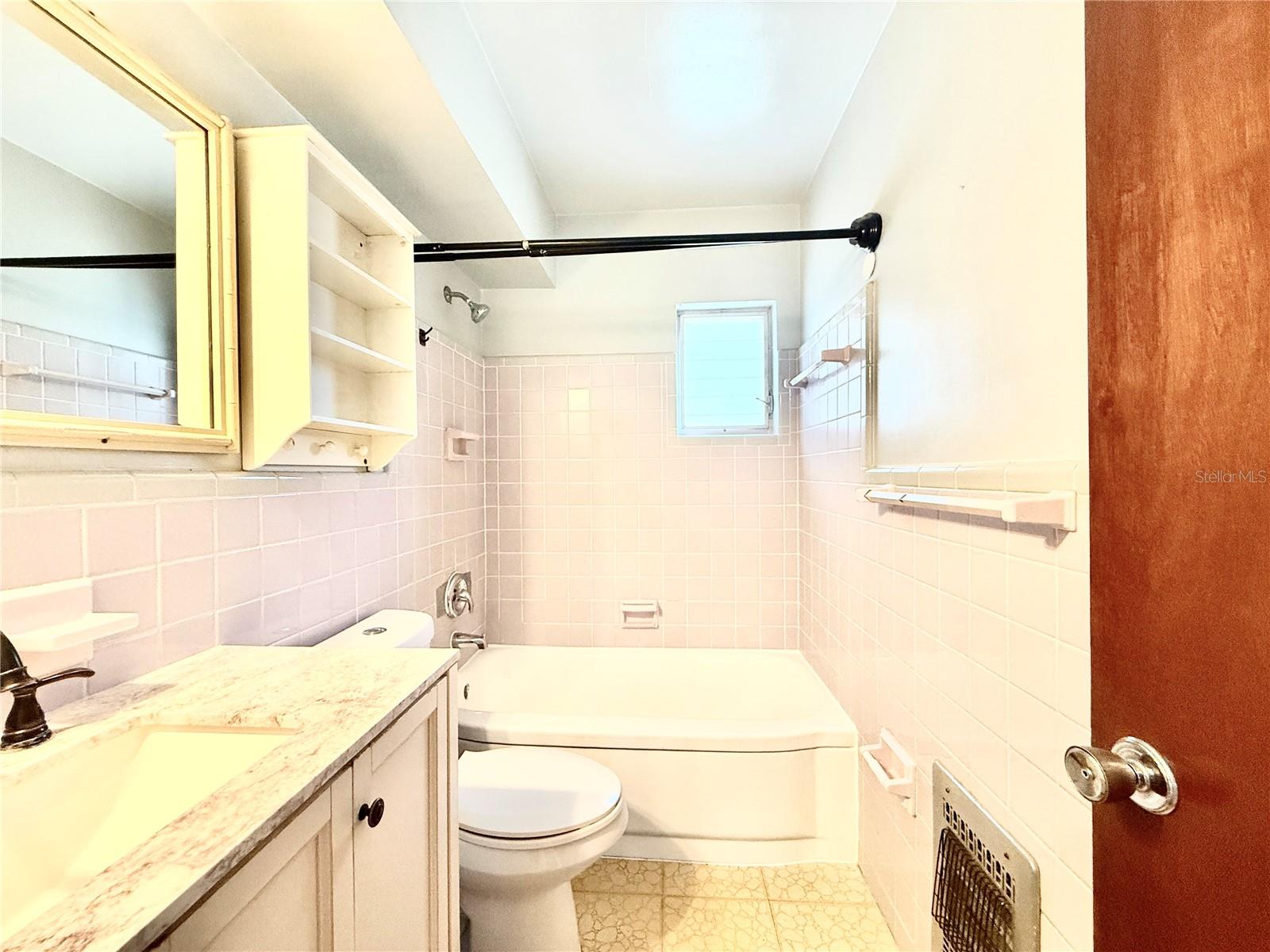 10862 VILLAGE GREEN AVE, SEMINOLE, FL, 33772