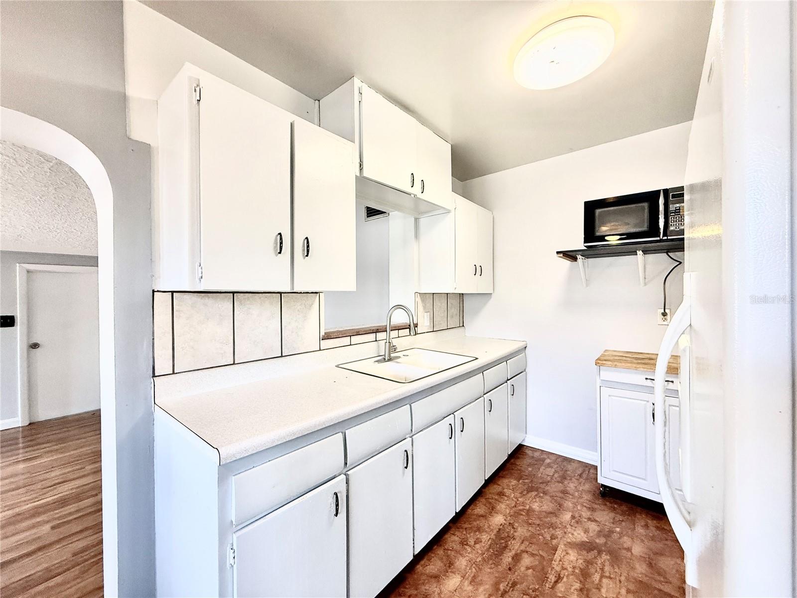 10862 VILLAGE GREEN AVE, SEMINOLE, FL, 33772