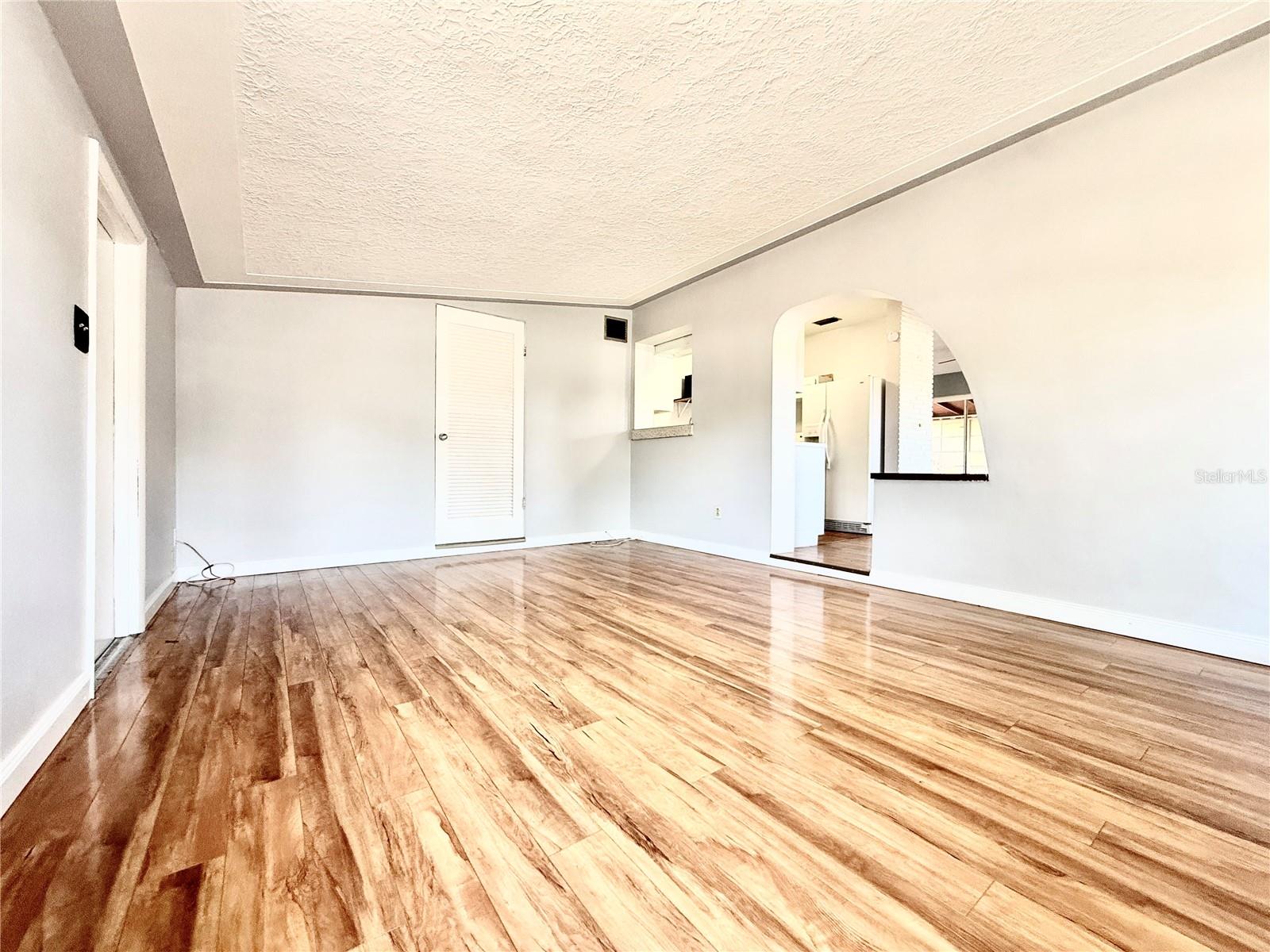 10862 VILLAGE GREEN AVE, SEMINOLE, FL, 33772
