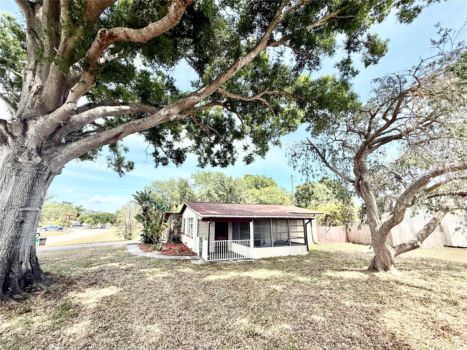 10862 VILLAGE GREEN AVE, SEMINOLE, FL, 33772