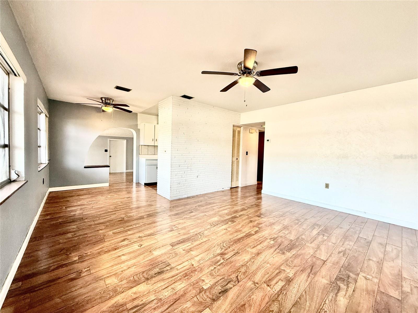 10862 VILLAGE GREEN AVE, SEMINOLE, FL, 33772