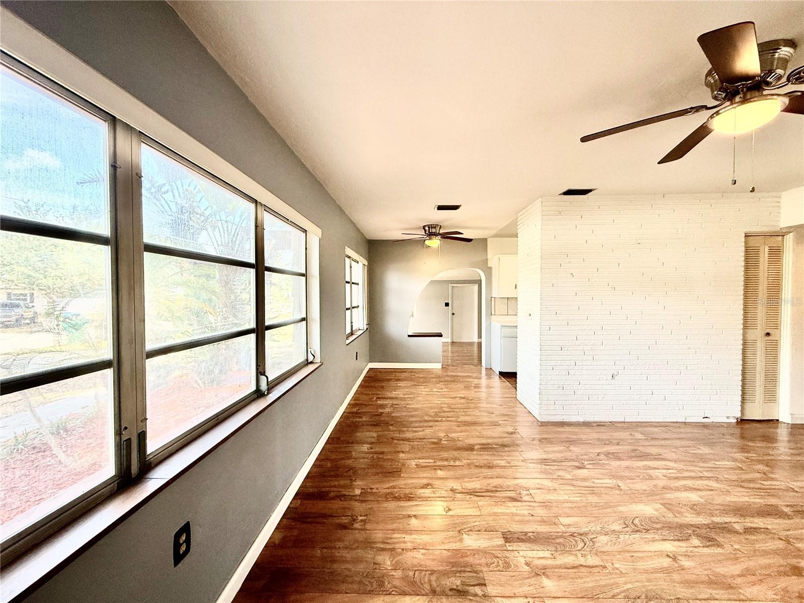 10862 VILLAGE GREEN AVE, SEMINOLE, FL, 33772