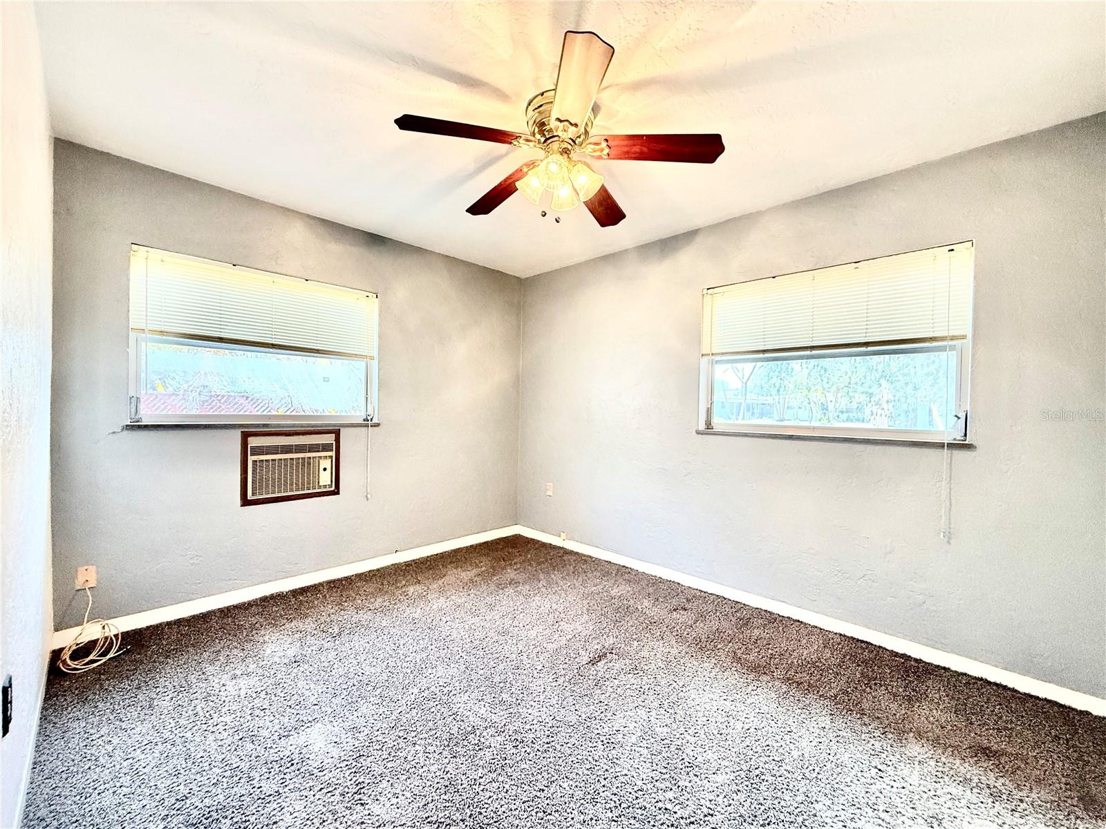 10862 VILLAGE GREEN AVE, SEMINOLE, FL, 33772