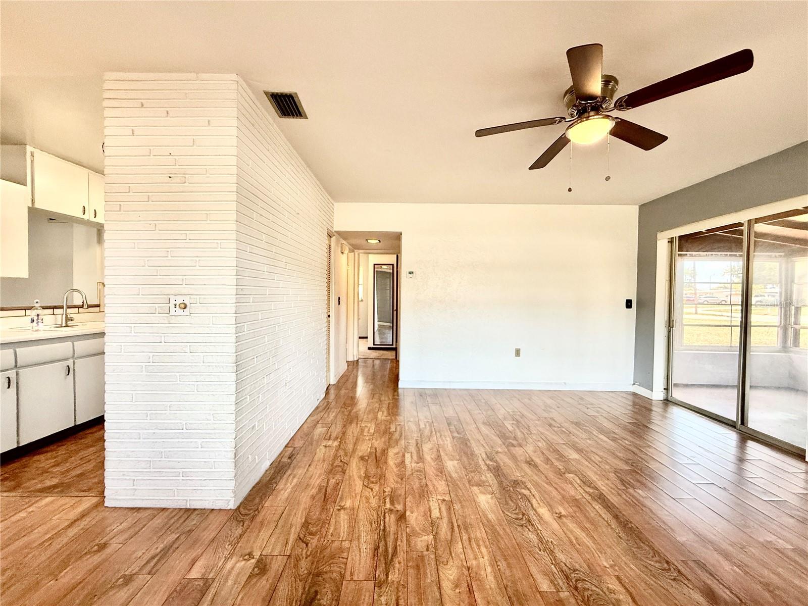 10862 VILLAGE GREEN AVE, SEMINOLE, FL, 33772
