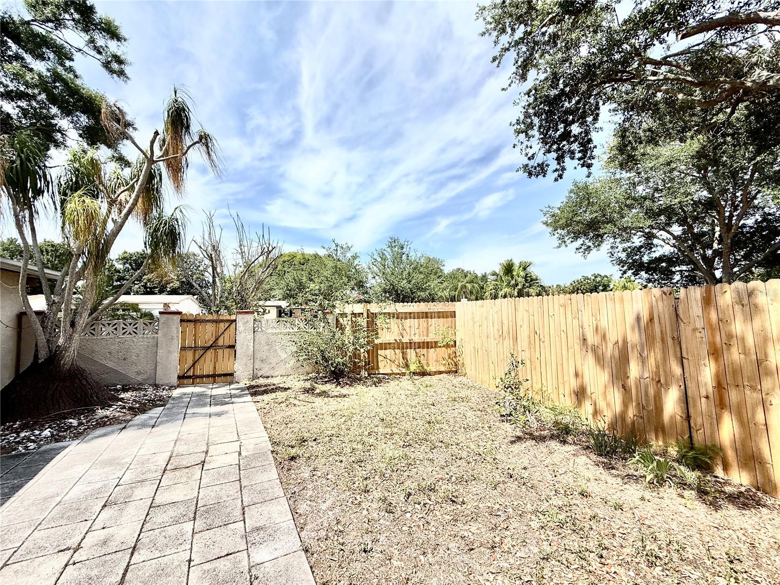 10862 VILLAGE GREEN AVE, SEMINOLE, FL, 33772