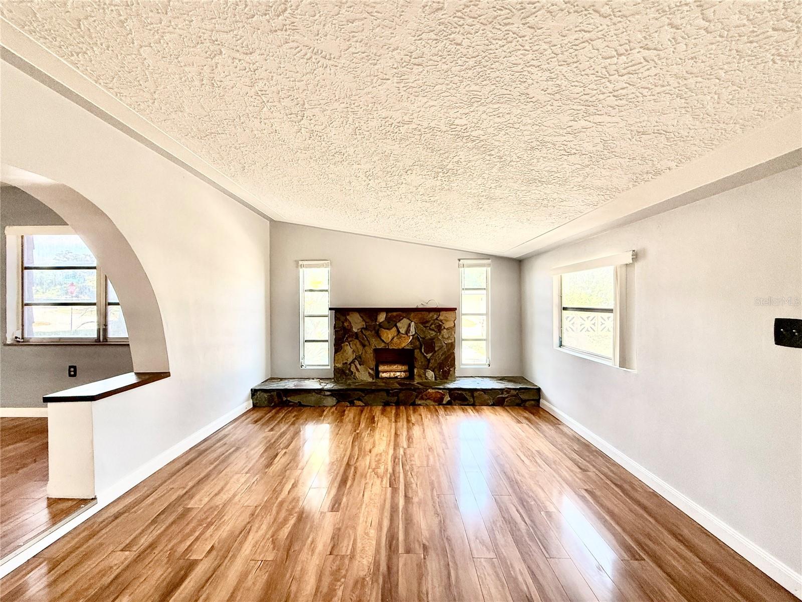 10862 VILLAGE GREEN AVE, SEMINOLE, FL, 33772