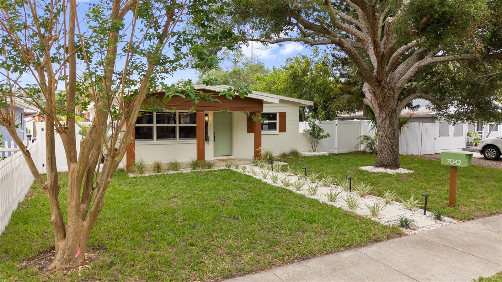 7042 DARTMOUTH AVE N, ST PETERSBURG, FL, 33710