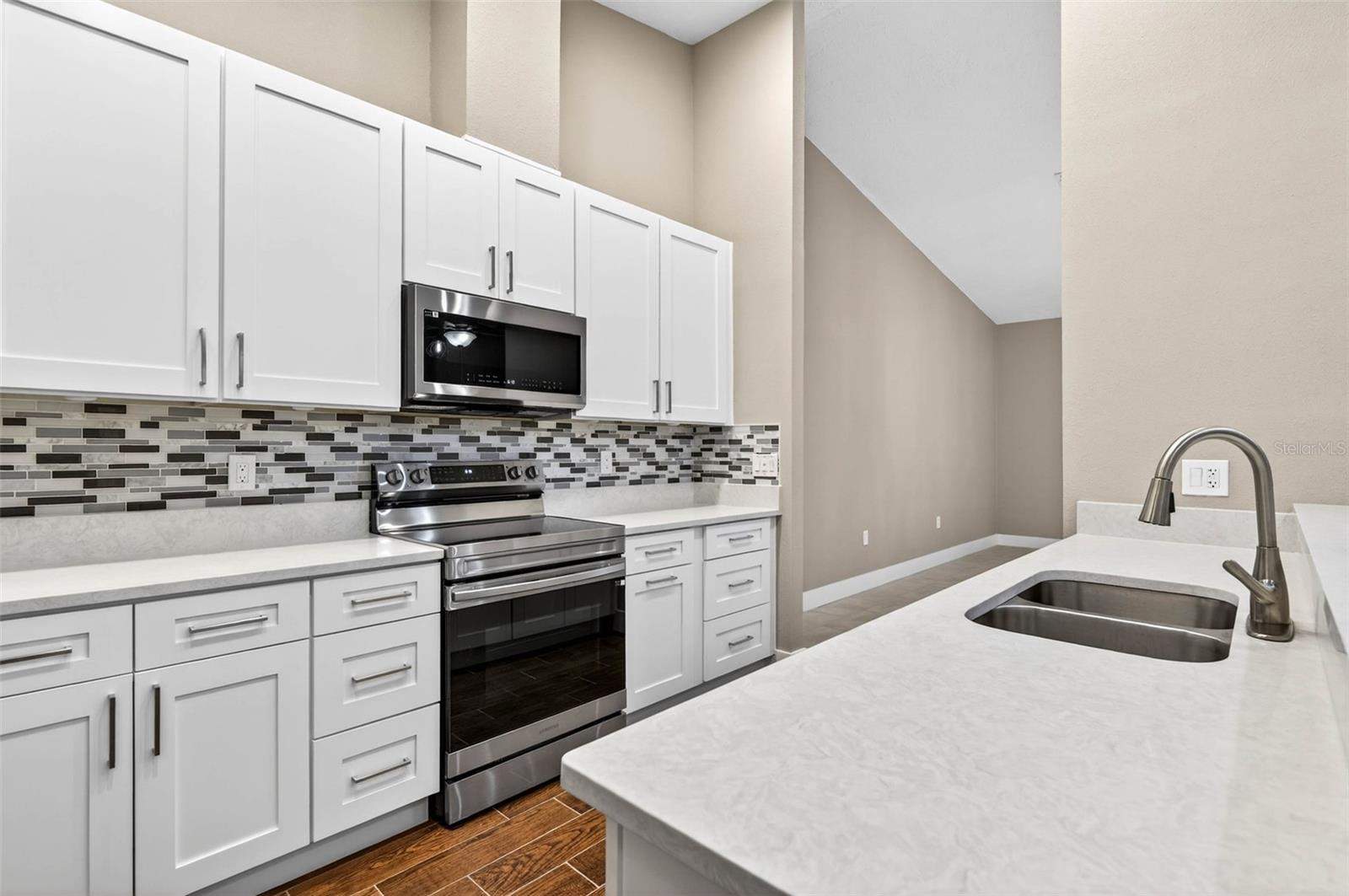 6535 BRENTWOOD DR, ZEPHYRHILLS, FL, 33542