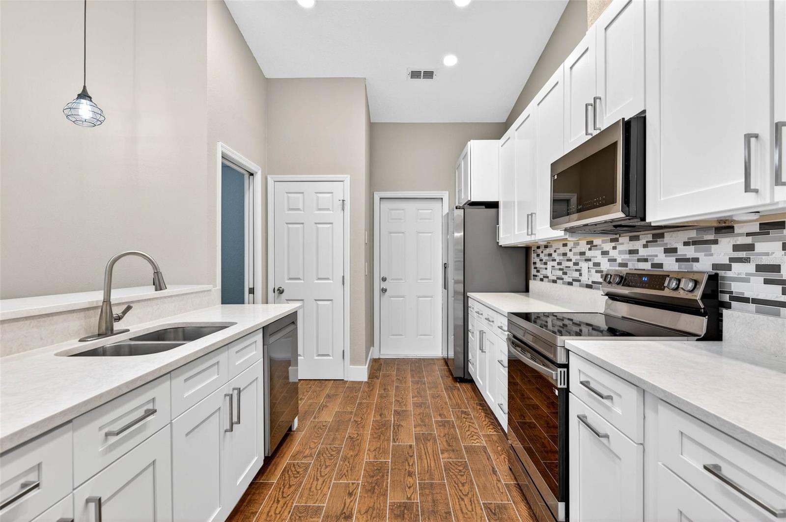 6535 BRENTWOOD DR, ZEPHYRHILLS, FL, 33542