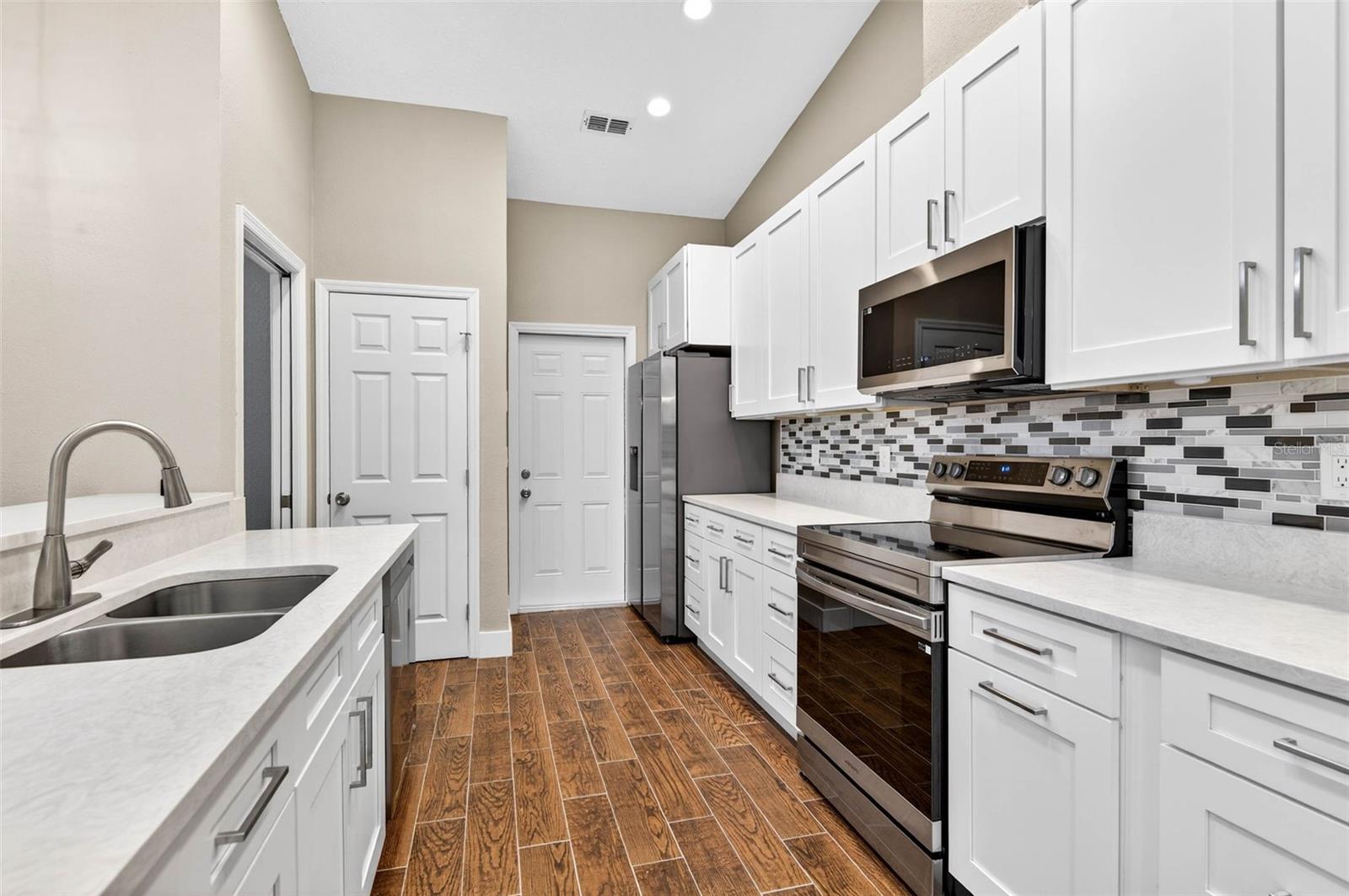 6535 BRENTWOOD DR, ZEPHYRHILLS, FL, 33542