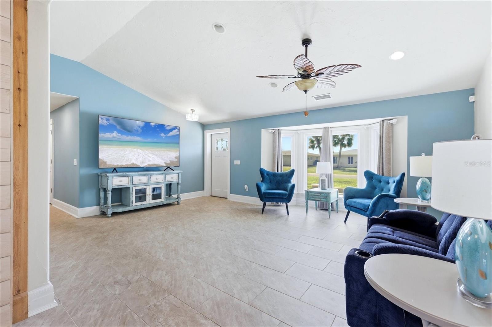11 OAKLAND HILLS CT, ROTONDA WEST, FL, 33947