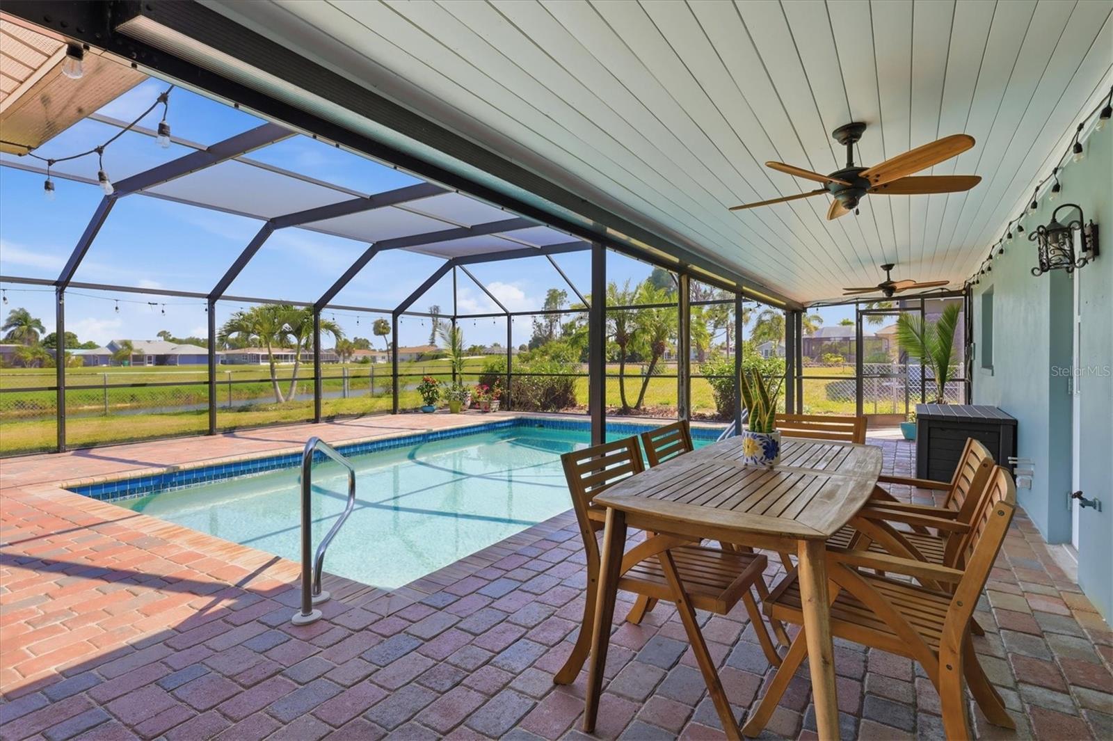 11 OAKLAND HILLS CT, ROTONDA WEST, FL, 33947