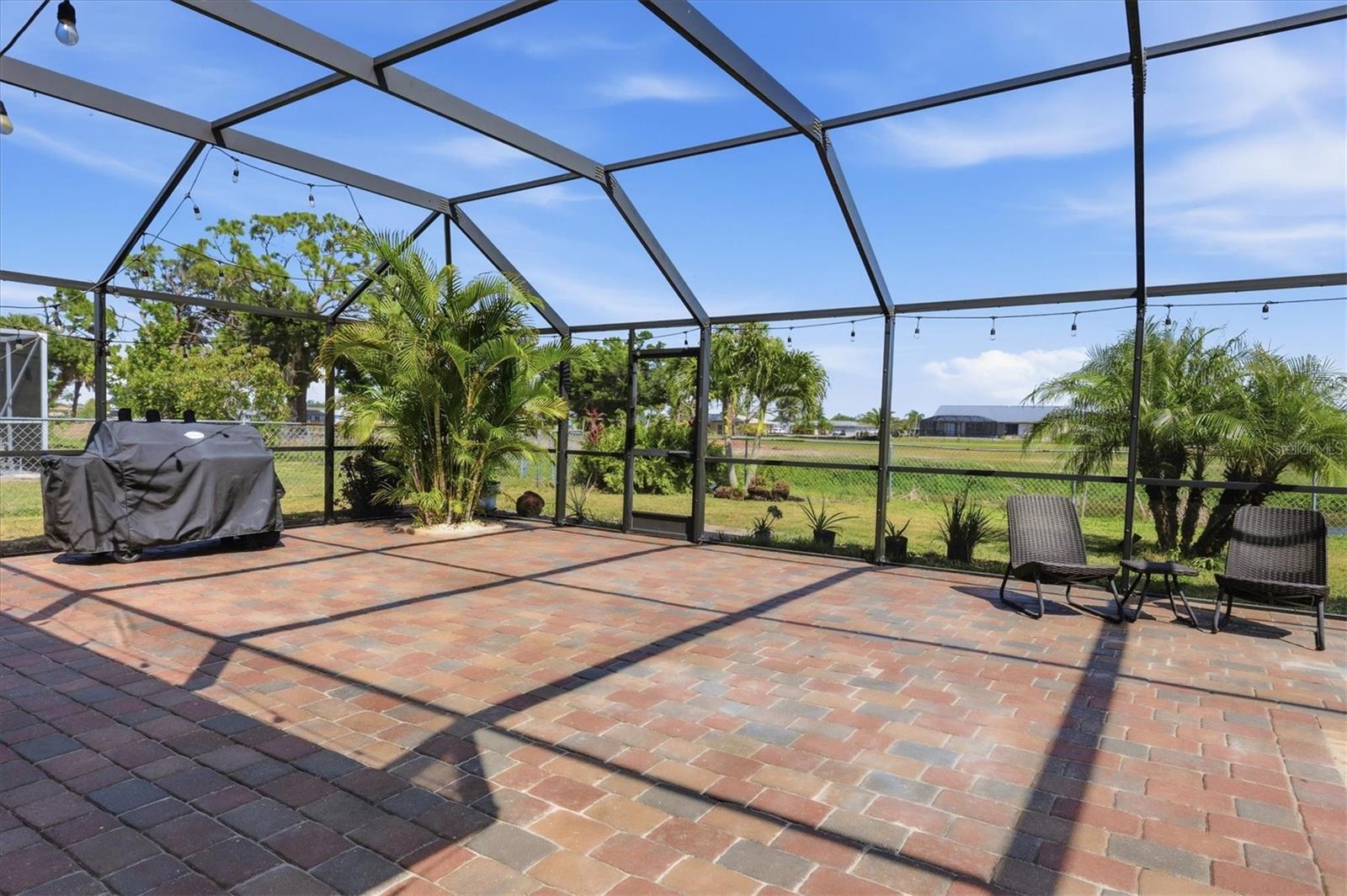 11 OAKLAND HILLS CT, ROTONDA WEST, FL, 33947