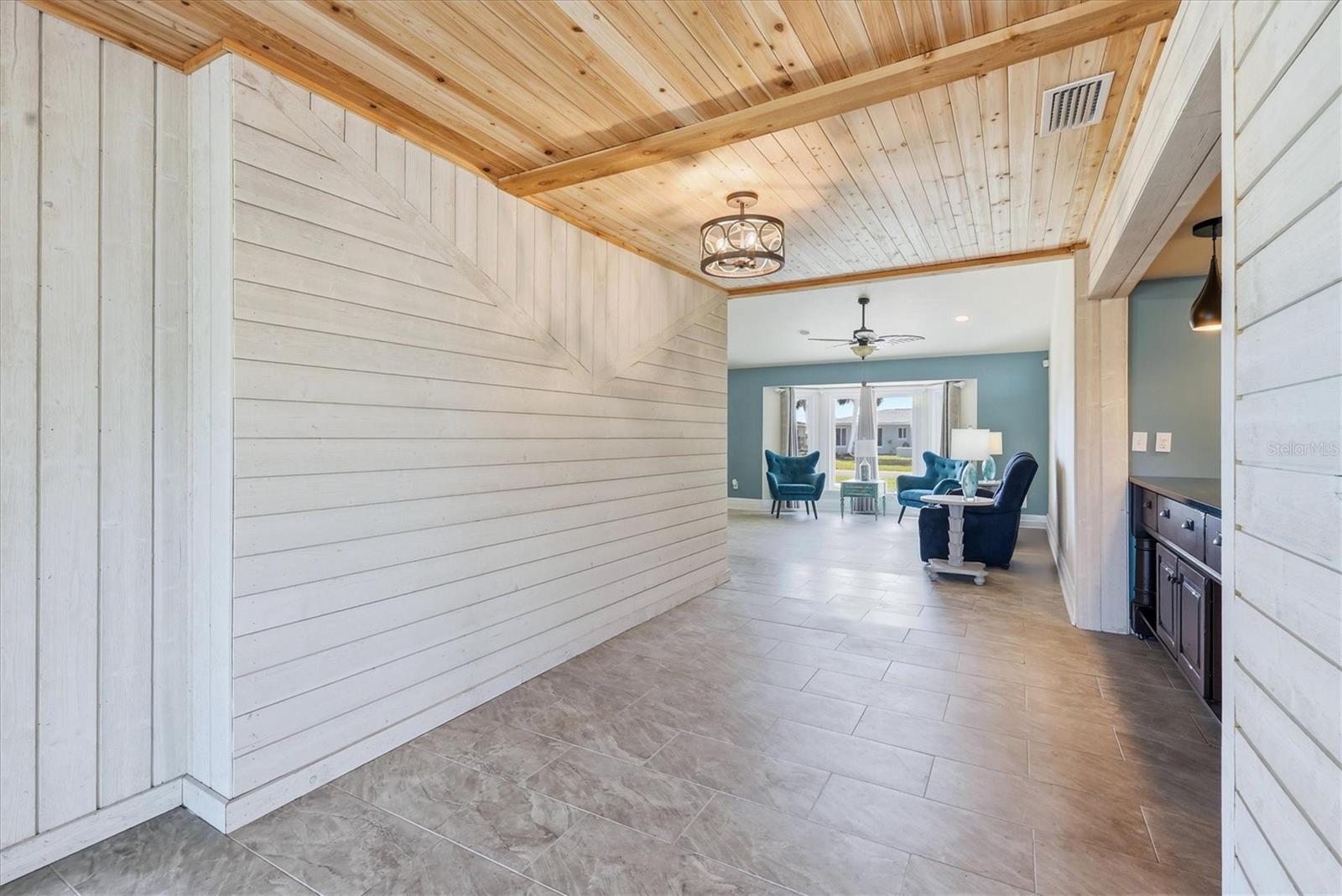 11 OAKLAND HILLS CT, ROTONDA WEST, FL, 33947