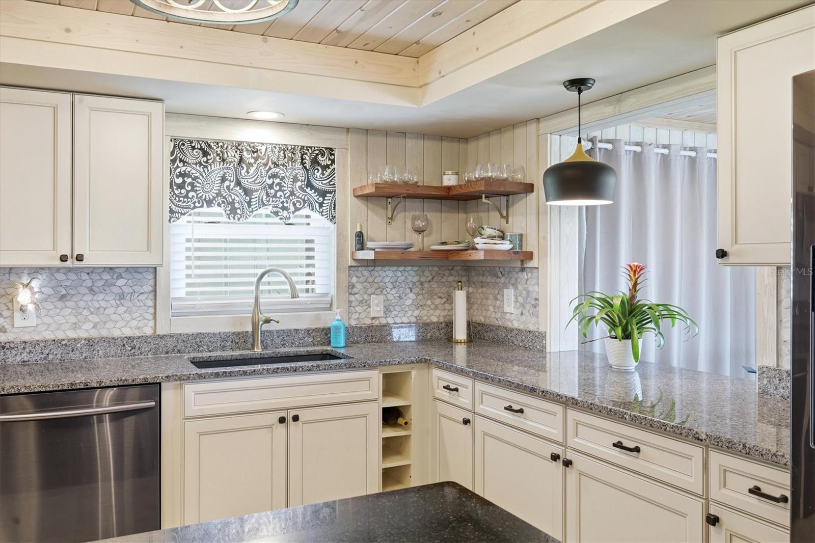11 OAKLAND HILLS CT, ROTONDA WEST, FL, 33947